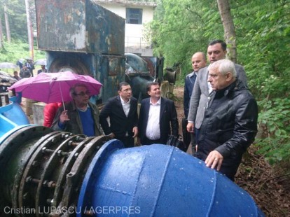 Botoşani: Ministrul Agriculturii, în vizită la Staţia de pompare a apei pentru irigaţii de la Stânca