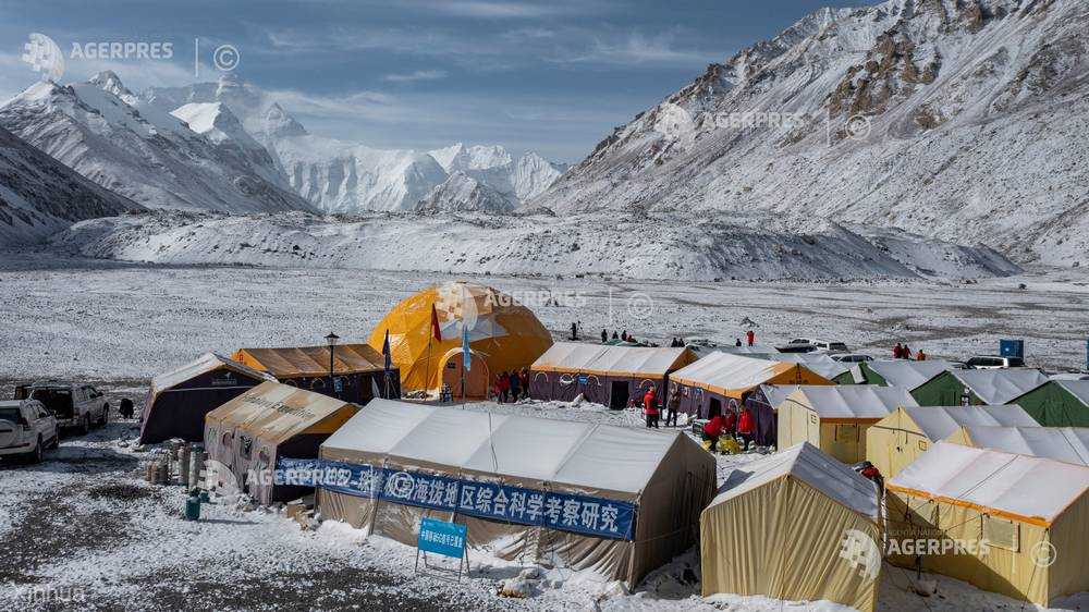 Staţia meteorologică aflată la cea mai mare altitudine, înfiinţată pe Muntele Everest