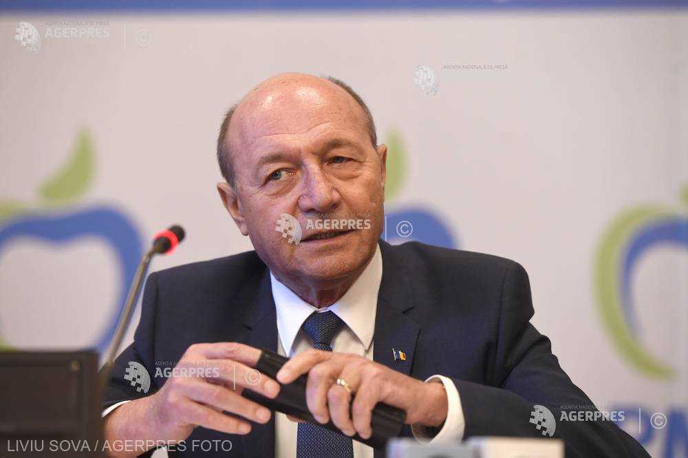 Băsescu: Iohannis are şanse pentru că nu are niciun contracandidat viabil