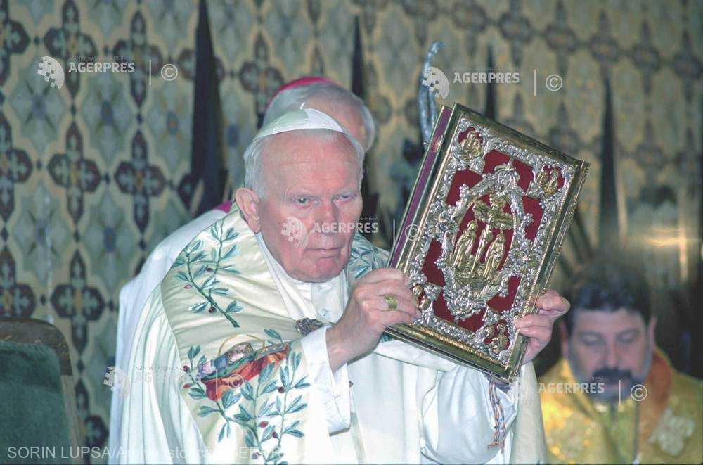 20 de ani de la vizita în România a papei Ioan Paul al II-lea: A doua zi în imagini - 8 mai 1999