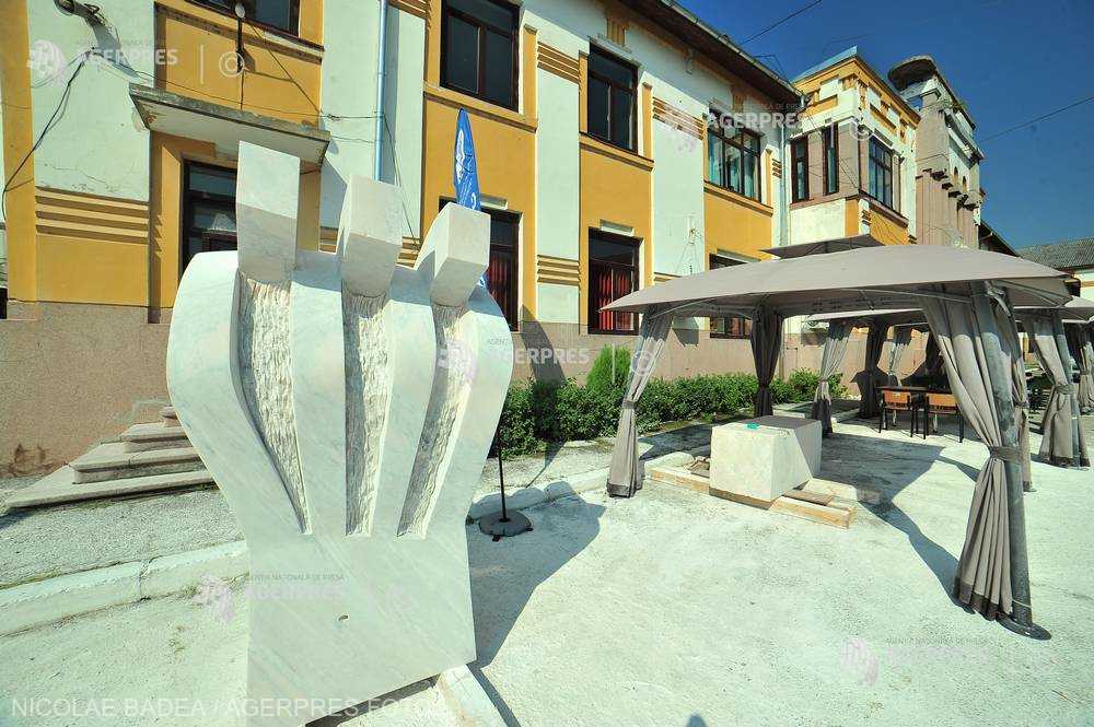 #CentenarulMariiUniri Dolj: Cinci sculpturi realizate la simpozionul 'Drumuri brâncuşiene', amplasate în Craiova